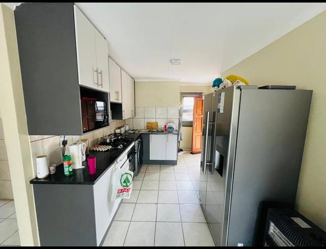 3 BEDROOM APARTMENT FOR SALE IN CLOVERDENE